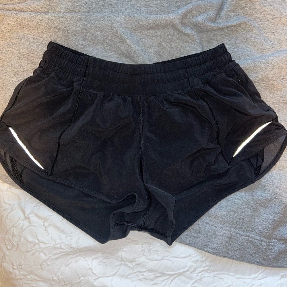 lululemon 2.5 inch inseam Hotty Hot shorts